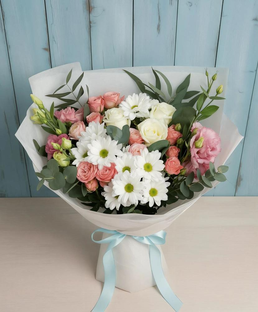 Букет цветов из: Розы, Лизиантусы и Хризантемы в Первое Мая