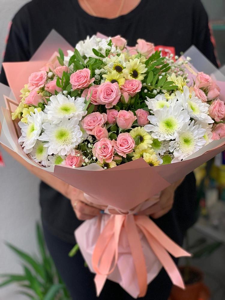 Букет цветов из: Розы и Хризантемы в Первое Мая