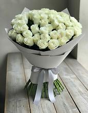Букет 35 Белых роз в Первое Мая