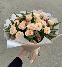 Букет Кремовые розы Латте в Первое Мая