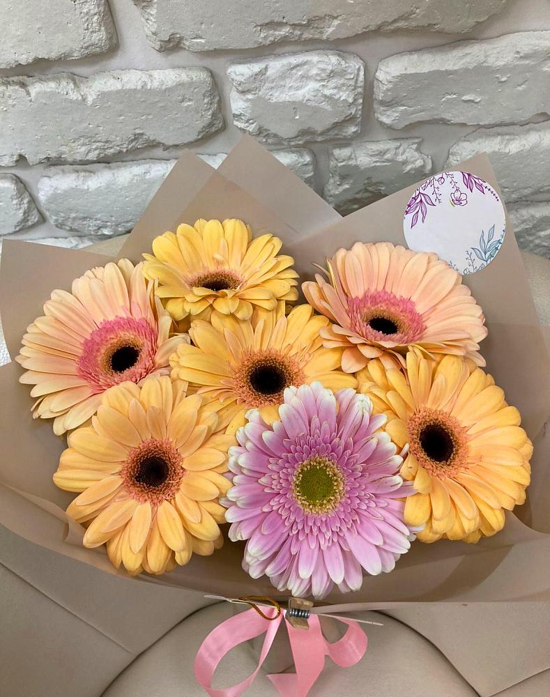 Букет цветов из: Герберы в Первое Мая