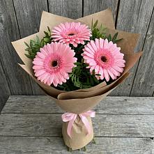 Букет цветов из:  Герберы в Первое Мая