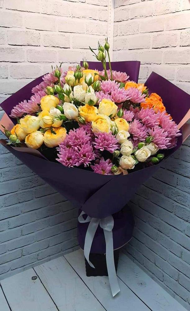 Букет цветов из: Хризантемы и Розы в Первое Мая