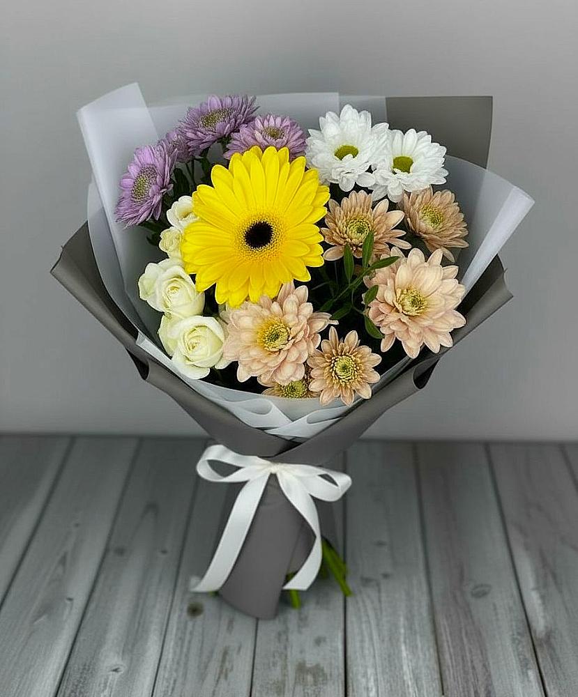 Букет цветов из: Розы, Герберы и Хризантемы в Первое Мая