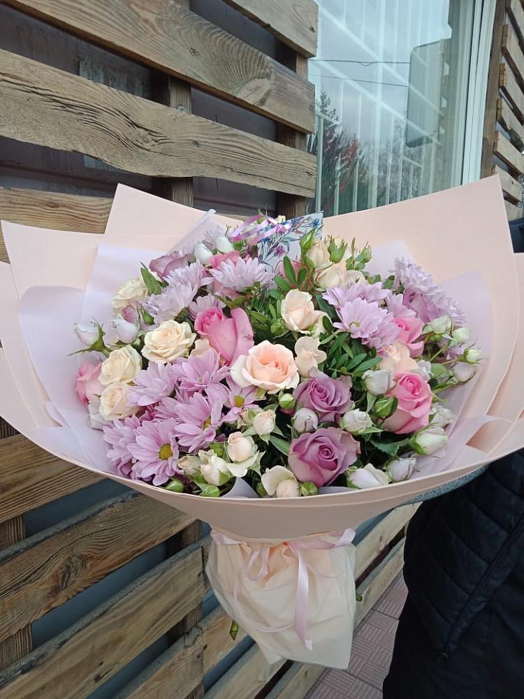 Букет цветов из: Розы и Хризантемы в Первое Мая