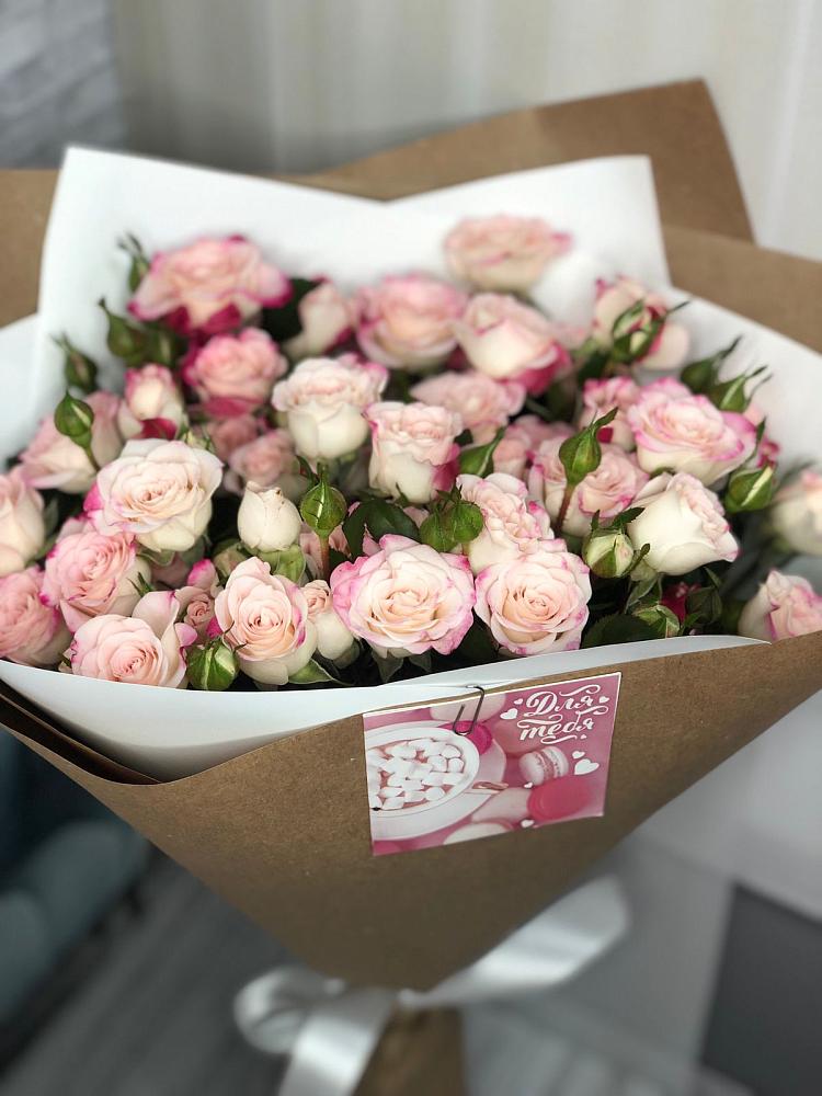 Букет цветов из: Розы в Первое Мая