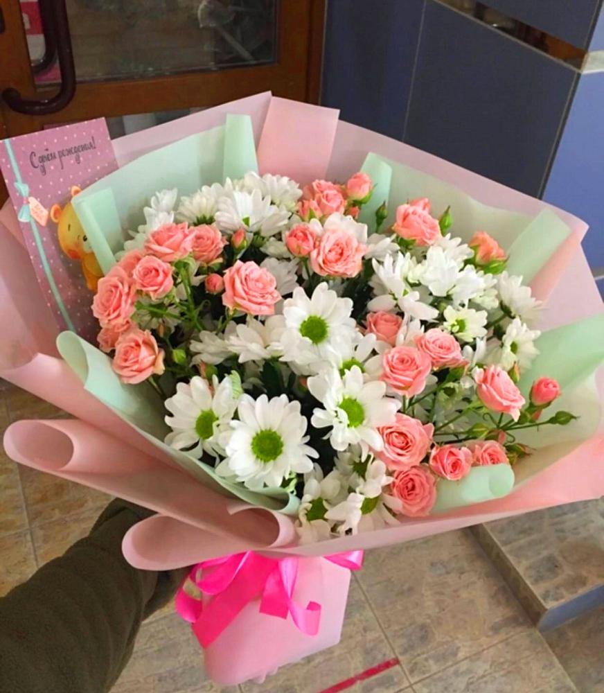 Букет цветов из: Розы и Хризантемы в Первое Мая