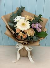 Букет цветов из:  Герберы и Хризантемы в Первое Мая