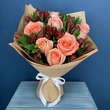 Букет цветов из:  Розы и Альстромерии в Первое Мая