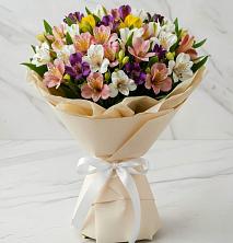 Букет цветов из:  Альстромерии в Первое Мая