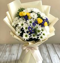 Букет цветов из:  Ирисы, Хризантемы и Розы #REPLACE_PRED# Первое Мая