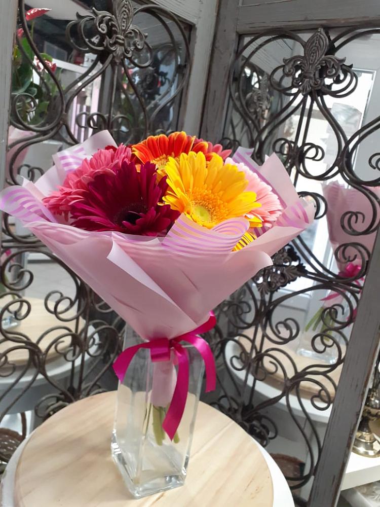 Букет цветов из: Герберы в Первое Мая