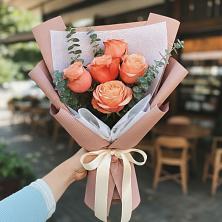 Букет цветов из:  Розы в Первое Мая