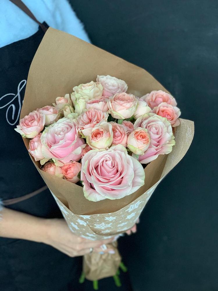 Букет цветов из: Хризантемы и Розы в Первое Мая