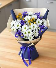 Букет цветов из:  Розы, Ирисы и Хризантемы в Первое Мая