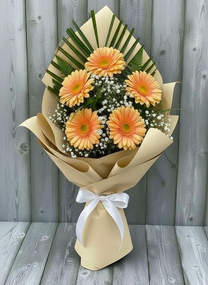 Букет цветов из: Герберы в Первое Мая