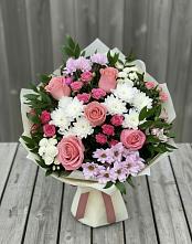 Букет цветов из:  Альстромерии, Гвоздики, Розы и Хризантемы в Первое Мая