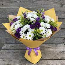 Букет цветов из:  Ирисы, Хризантемы и Ромашки в Первое Мая