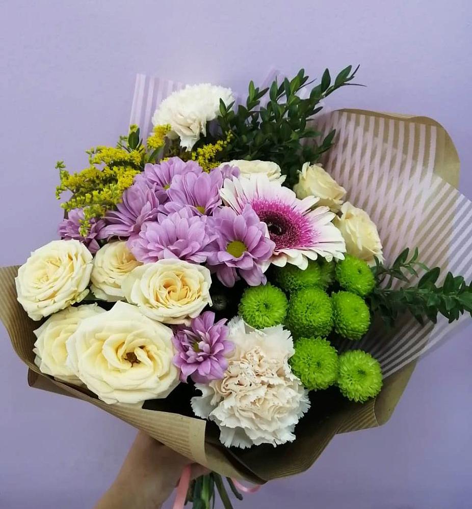 Букет цветов из: Хризантемы, Розы, Гвоздики и Герберы в Первое Мая