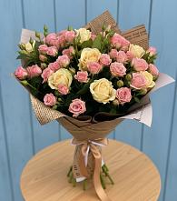 Букет цветов из:  Розы в Первое Мая