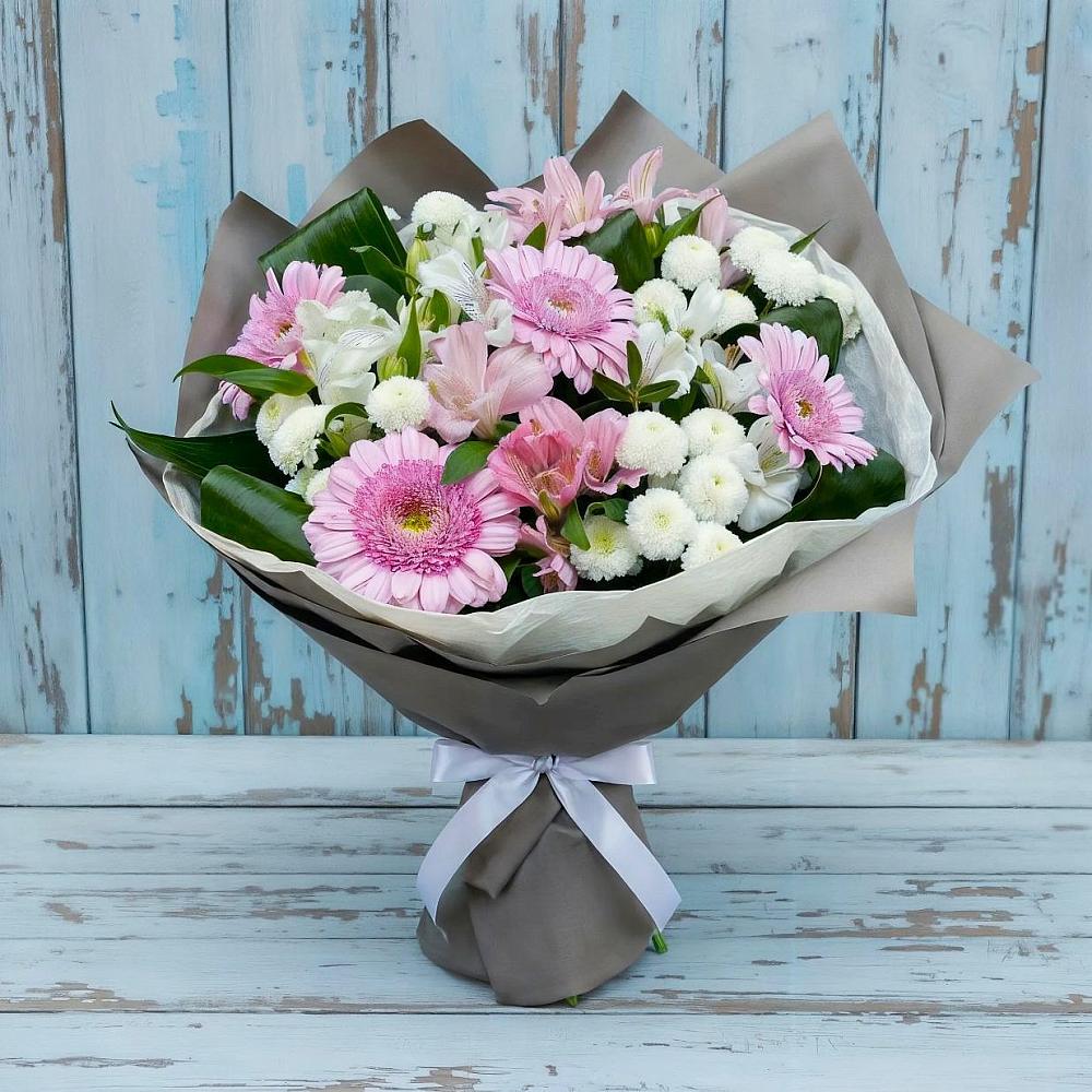 Букет цветов из: Герберы, Альстромерии и Хризантемы в Первое Мая