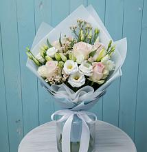 Букет цветов из:  Розы и Лизиантусы в Первое Мая