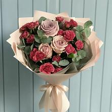 Букет цветов из:  Гвоздики и Розы в Первое Мая
