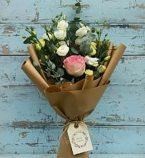 Букет цветов из:  Розы и Лизиантусы в Первое Мая